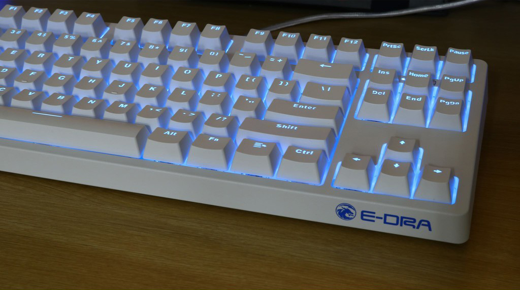 Bàn phím cơ E-DRA EK3104 Ice White Huano Red switch